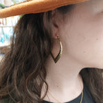 Bild in der Galerie-Ansicht anzeigen, Creolen Tropf gross
