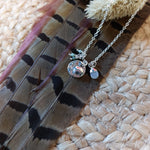 Bild in der Galerie-Ansicht anzeigen, Halskette Charms Plakette White
