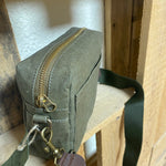 Bild in der Galerie-Ansicht anzeigen, Umhängetasche olive
