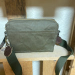 Bild in der Galerie-Ansicht anzeigen, Umhängetasche olive
